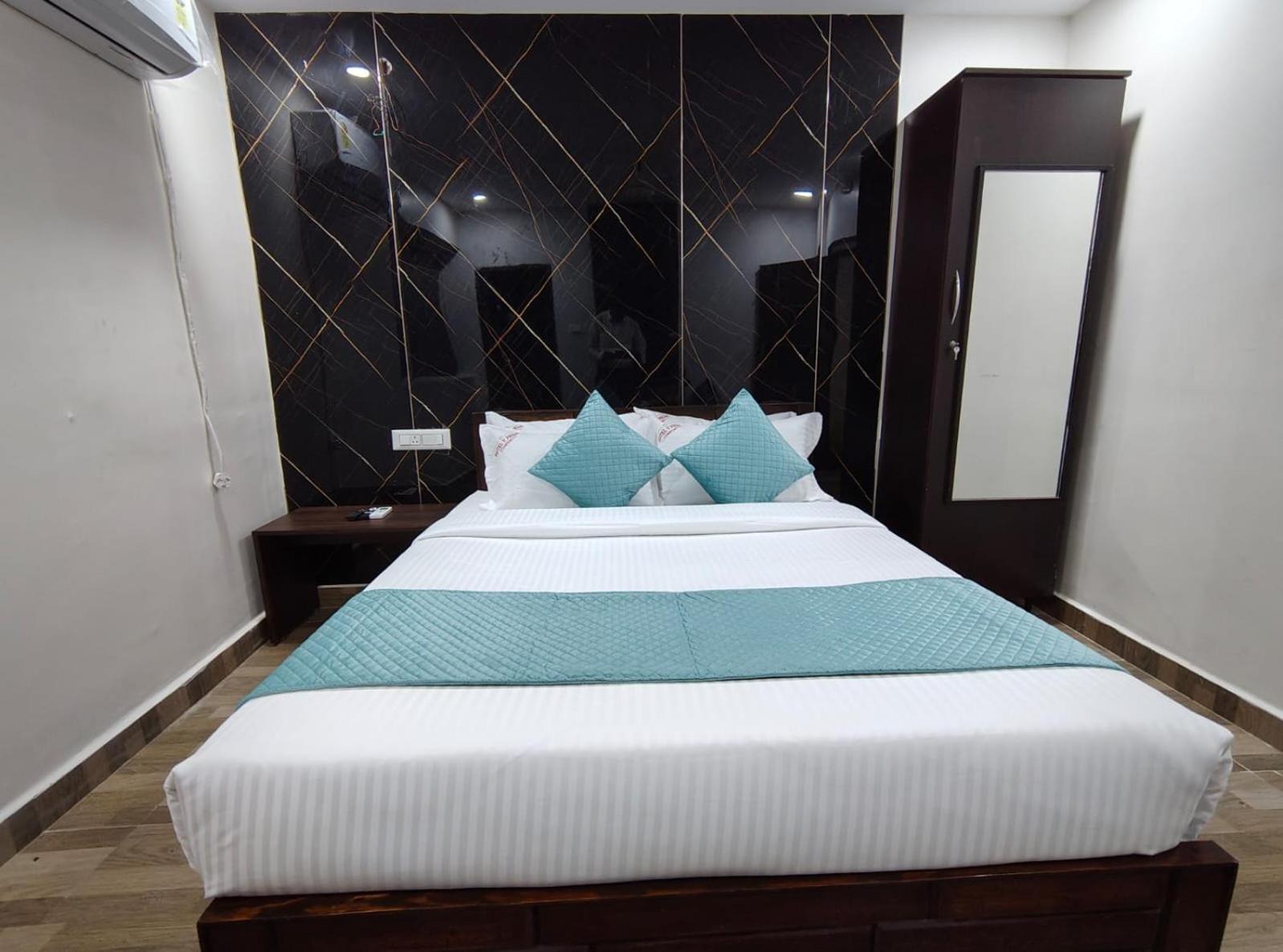 Hotel V Pride Comfort Βιζαχαπατνάμ Εξωτερικό φωτογραφία